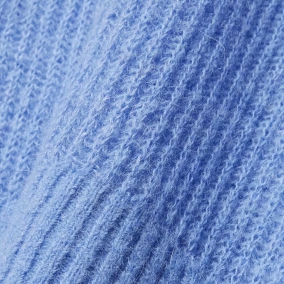 Everlane Alpaca Crew Sweater - Picture 3 of 12